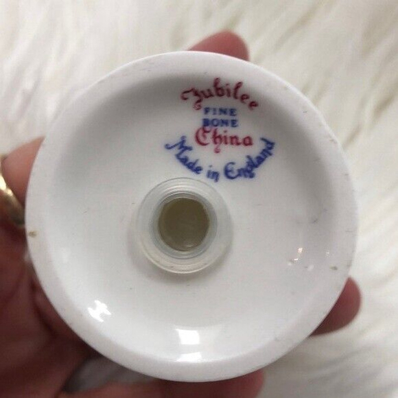 Vintage Salt and Pepper Shakers Jubilee fine bone China made in England - Picture 4 of 13